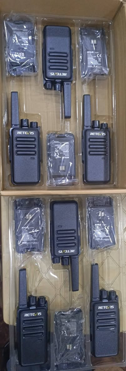 السلام عليكم اجهزة هوكي توكي عدد 6 مع قاعدة الشحن وسماعات هيتفون وحامل جهاز كامل التفاصيل بالفيديو والصور طبعأ جديد غير مستخدم المهتم يراسلني على الخاص ويدلل
================
هذا المنتج هو جهاز اتصال لاسلكي (Walkie-Talkie) من نوع Retevis RT668. 
نوع الجهاز: جهاز لاسلكي تناظري ثنائي الاتجاه (Analogue Two-Way Radio). 
التردد والمدى: يعمل على تردد PMR446 (لا يحتاج لرخصة في معظم الدول) بمدى يصل إلى 3 كيلومترات. 
المميزات الرئيسية: يحتوي على 16 قناة، بطارية قابلة لإعادة الشحن بسعة 1200mAh، وميزة VOX للاتصال بدون استخدام اليدين.


**إذا كنت صاحب هذا الإعلان وتريد حذفه لأي سبب، رجاءا أرسل رسالة إلى الدعم الفني**