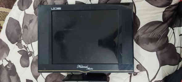 شاشة بالة امزون بدون شاحنه وريمونت حجم 24 غير مفحوصه للامانه تباع فحم على هيج وضعها سعرها 15 الف  المكان حي الخليج شراي اتصل بالرقم *********** عمارة
