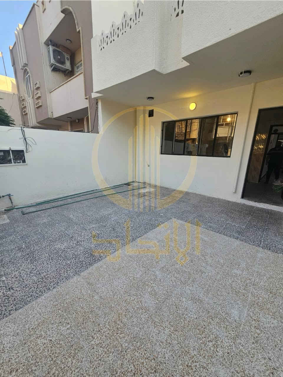 🏛⭐️دار للبيع ⭐️حي الرفاق🏛
⬅️خلف جامع الروضة المحمدية
⬅️موقع مميز
⬅️️ مساحـة   194 متر سند ، 200م واقع حال
⬅️واجهة  10متر
⬅️أتجاه شمال
⬅️طابقين 
⬅️الطابق الاول يحتوي على ، كراج ، مطبخ ، استقبال ، هول ، صحيات ،٢ غرف نوم ، 
⬅️الطابق الثاني ،هول ، صحيات ، ٣ غرف نوم ،
⬅️تحويل مباشر
⬅️شارع تبليط ١٢
#مكتب_الاتحاد_لتجارة_العقارات_والمقاولات 
لمعرفة الاسعار وباقي العروض انضم لقناة الواتساب 
https://whatsapp.com/channel/

لمعرفة الاسعار وباقي العروض انضم لقناة التلكرام 
https://t.me/etihad0
تفاصيل اكثر يرجى مراجعة المكتب
_______________
🏛  مكتب الاتحـــاد للعقار 🏛
الفرع الاول : شارع المصارف الرئيسي 
الفرع الثاني: الصديق الاولى بداية سايدين البحرين 

***********

نستقبل عقاراتكم و طلباتكم على الارقام اعلاه
