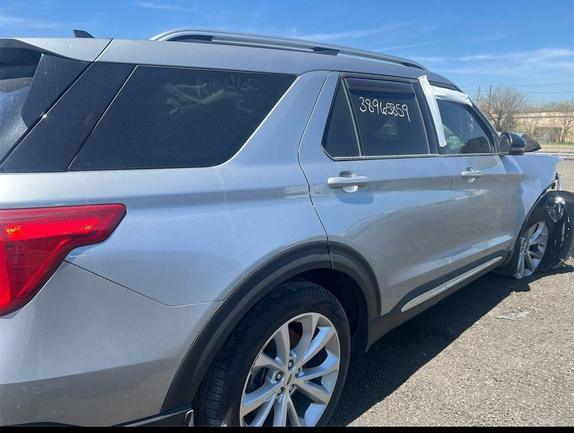 السلام عليكم 
فورد اكسبلورير فئة [ platinum ]
 هايبرد موديل 2022
حجم المحرك: 6 سلندر  ( 3.3 )  تنفس طبيعي اقوه محرك 💪🏻 💪🏻 بالفورد اكسبلور 
العداد: 18 الف مايل قابل للزياده 

السيارة فول الفول كل المواصفات بيها

السيارة مرقمة ب أسمي تحويل مابشر

مواصفات السيارة :
كشنات vip
تشغيل عن بعد
بصمة تشغيل
دخول ذكي لجميع الابواب
گير ماوس
وضعياتة  7 
هاند بريك بصمة
تدفئة وتبريد❄️ كشنات
ستيرن كهرباء هيتر
تبريد ثلاث قطع مركزي ❄️ ❄️ ❄️ 
تحكم بالتبريد الخلفي من الخلف
شحن لاسلكي + منافذ الشحن بكل مكان
جميع الكشنات كهرباء 
المرآة الجانبية كهربائية
كاميرا °360
تحديد مسار
تثبيت سرعة
شاشة ايباد
وقوف تلقائي في الازدحام (Auto Hold)
مانع اصطدام اوتو بريك
صندوق كهربائي شفط
نقاط عمياء ورادار وحساسات بكل مكان
مانع انزلاق
لايت ليد ديناميك عدسات متحركه
الضوء العالي بيها نظام تلقائي شارع مظلم يرمش تلقائياً
الماسحات تشتغل تلقائياً من ينزل مطر
السعر 285$ وبيها مجال سعرها مناسب 
موبايل *********** واتساب
___________________________ بغداد, العراق
