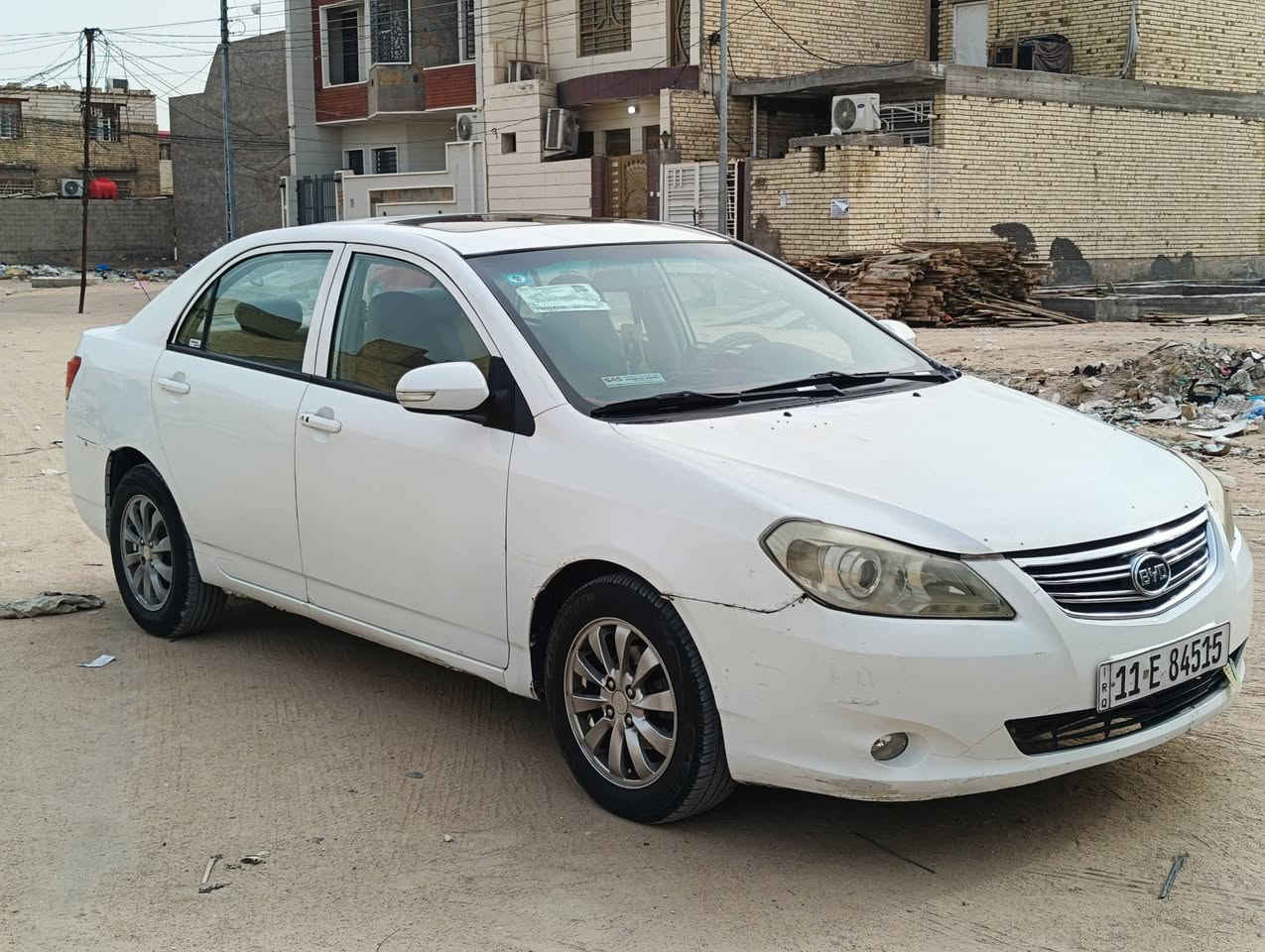 سلام عليكم بيوايدي لبيع G3 مديل 2013 رقم بغداد نكليزي هزة جديدة  ما بيهه لا ضربه ولا صبغ بلاديه على وضعيه الشركه  سياره كامله من كلشي گير اوتماتيك مكينه حداديه جديده مواصفات السياره معروفه كشنات جلد شاشه كأمره والسياره احلى من صور سنويه بأسمي مشروع وطني مكان السياره كربلاء حي القدس سعره 62 وبيهه مجال للاستفسار الاتصال على رقم ***********
