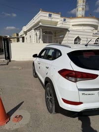 توسان للبيع موديل 2016 ماشية 124  نقصهة تبريد مكانهة بغداد الدورة مكلف...