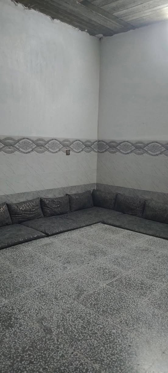 سلام عليكم
دار للبيع بعد حي صدام قبل مجمع هيما ستي في فرع الملعب منطقة راقية وهدوء وبالاضافة الى خدمات تبليط وكهرباء وماء ومنظومة انترنيت نت مجانية24 ساعة
سند زراعي حق التصرف
المساحة: 150 متر واجهة 7.5 متر ونزال 20 متر
الطابق الاول: يحتوي على غرفتين ومطبخ ومشتملات وهول واسع وصالة
يحتاج الطابق الاول الى ابواب داخلية وسقوف ثانوية فقط
الطابق الثاني: يحتوي على غرفتين احدى الغرف تحتوي على حمام سويت ومطبخ وسطح نازل بالاضافة الى سطح عالي
الطابق الثاني يعتبر هيكل ولكن مؤسس من كهرباء ومجاري 

الدار بناء 2024
السعر 100 مليون
للتواصل متوفر على الفيس
***********
