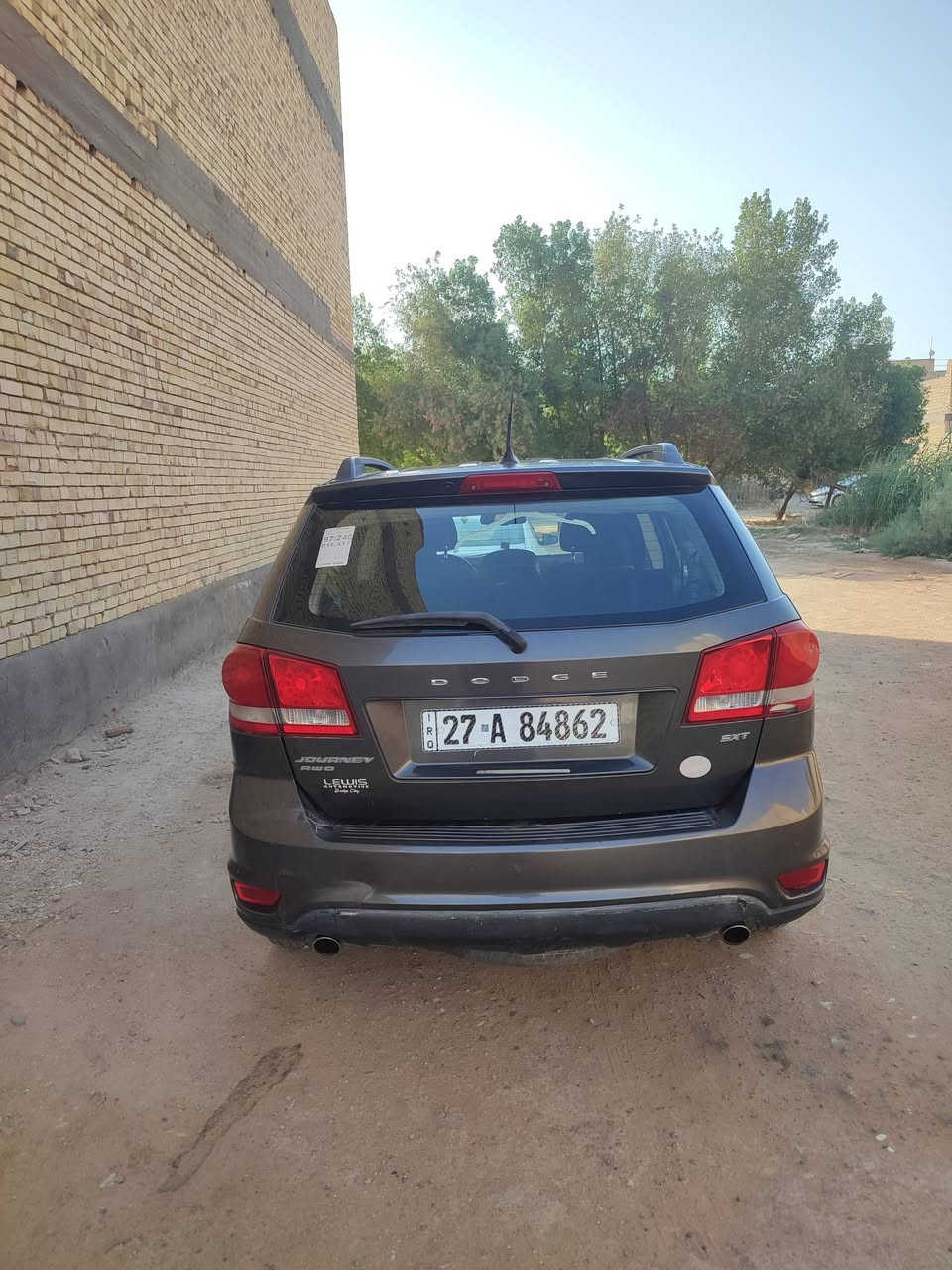 للبيع 
دوج جورني موديل 2015 محرك 3600  حجم 6 سلندر سبعة راكب ثلاث قطع تبريد كشن قلاب اللون رصاصي غامق مواصفات SXT  سيارة جاهزة استعمال شخصي مال جناي مو بياع شراي سنوية باسمي رقم دولي هزة تقريبا صار سنة او اكثر من حولتها وفحصوها المرور 
سيارة قوية ورزنة ومريحة بالمشي استعملها صار اكثر من ثلاث سنوات كل اسبوع اروح بيها للدوام من الشطرة الى بغداد ذهاب واياب على الطريق الدولي والحمد لله 
السعر 130 ورقة للبيع فقط بلا مراوس 
العنوان ذي قار الشطرة 
للتواصل على الرقم ***********
