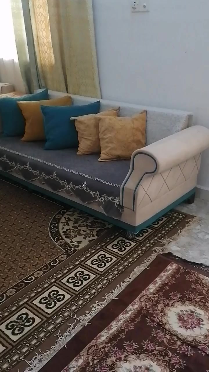 السلام عليكم تخم موديل تركي ب١٦٠ الف ٨مقاعد ثنين كبار ووحدة وسط ابيعة هوة والمفارش مالتة ( ووياه ٨ كوشات كبار) للأتصال علرقم ***********
