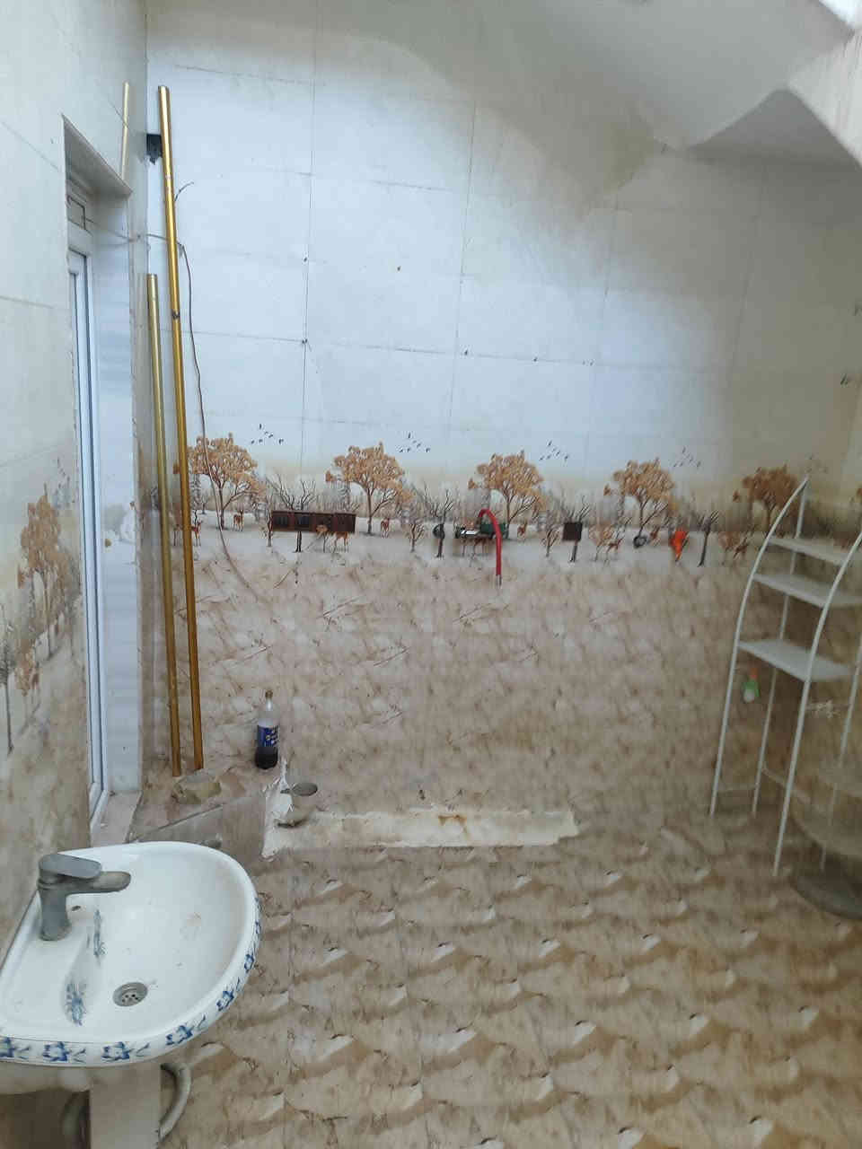 يالله السلام عليكم شقه للايجار بالبكرلي حي الفنانين على الشارع العام مباشرتا بناء حديث نظيفه جدا 

تحتوي على غرفتين وكلدور ومطبخ وسطح ومناور وبلكونه 
ارضيه بورسلين 

سعر الايجار 350 قفل 

للاستفسار الاتصال على الرقم *********** حسين المعموري
