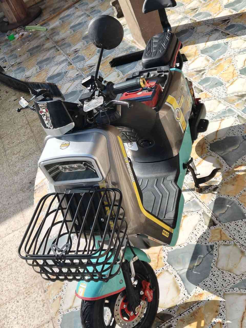 السلام عليكم ورحمة الله وبركاته
للبيع بايسكل شحن نضيف 
5 بطاريات 
مع شاحنه
الاتصال عل الرقم 
***********
او مراسله الصفحه
