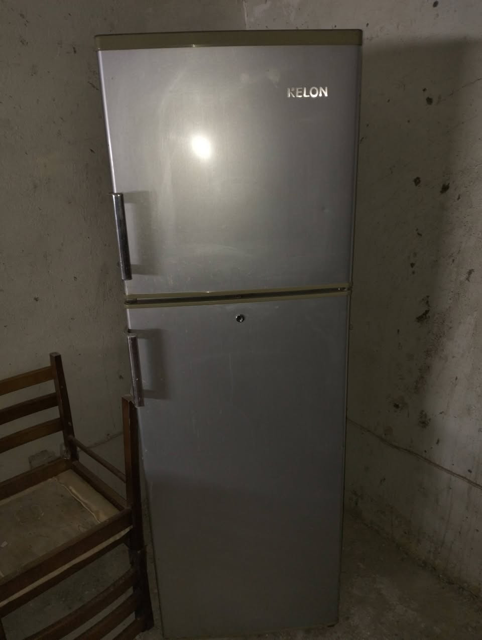 غراض بيت للبيع وبعد اكو ممصورهن العنوان الكرادة
***********
