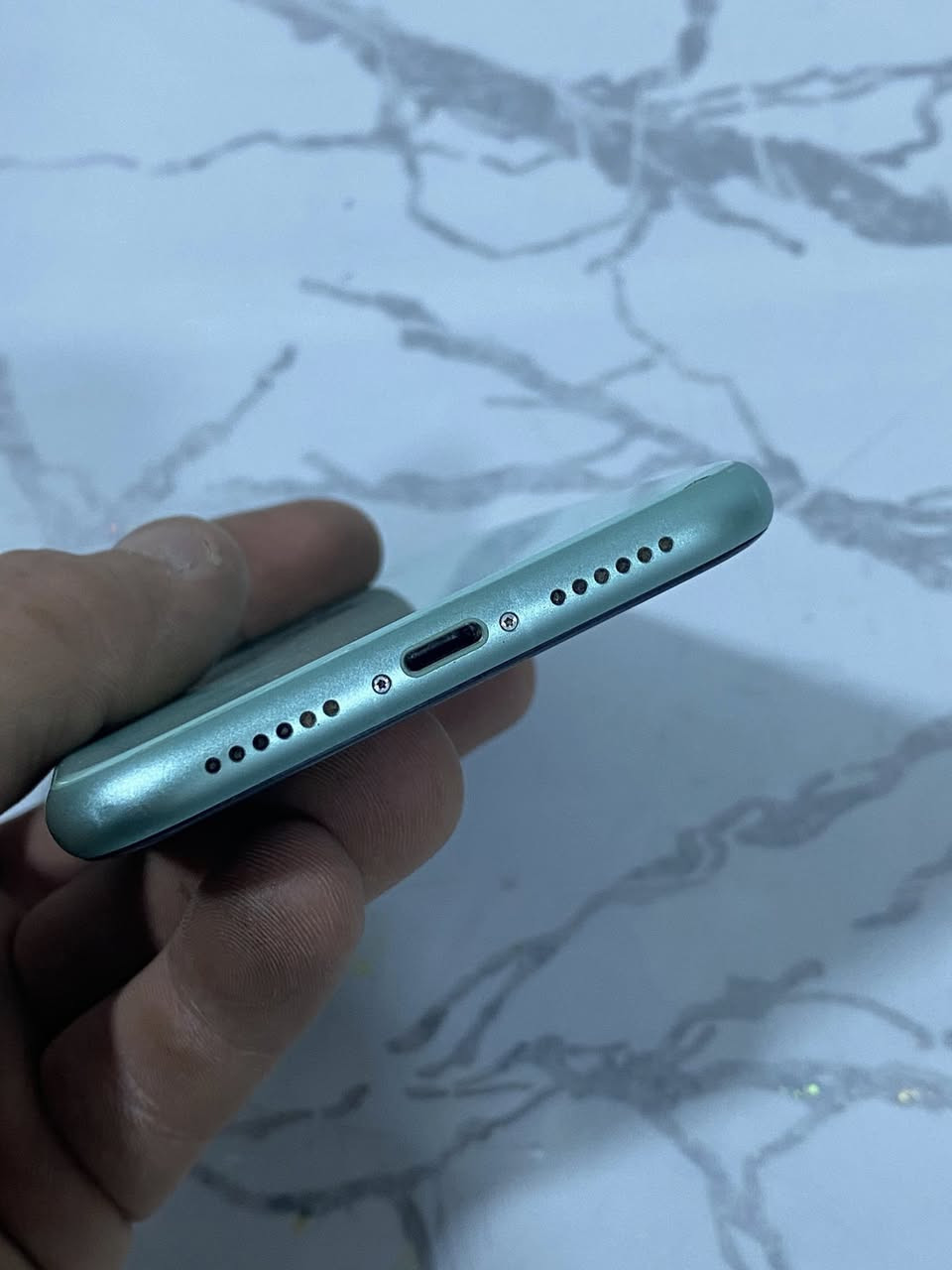 ايفون 11 عادي ذاكره 128      بطاريه 73        جهاز جديد ما مفتوح برغي ما مفتوح    استفسار على الرقم ***********
