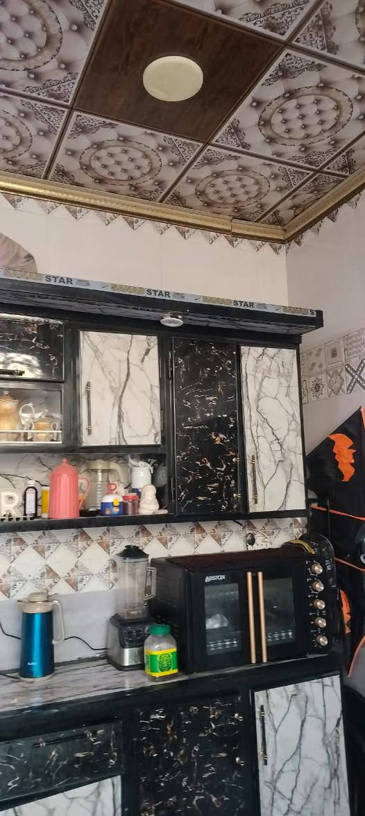 سلام عليكم بيت وقف سني قريب جسر الايطالي عله شط العرب كرونيش التنومه 140 متر ستقبل مطبخ صاله وغرفتين وطابق الثاني مشتغل بيه وبيه مواد البيت ركن قريب عله العشار*********** الحاج عمار
