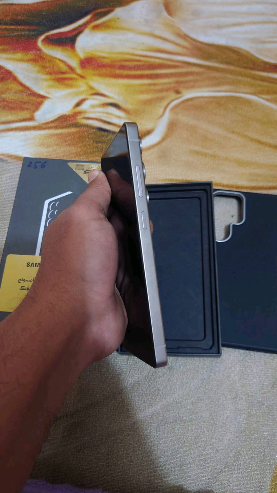 اس 5 الترا تيتانيوم كري ضمان عين الفهد استخدام 3 اشهر فقط نظافة 100% ذاكرة 256  مع كفر ولاصق شاشة ولاصق عدسات للبيع السعر مليون و٢٠٠ او مراوس بذاكرة ب25الترا ذاكرة 512  او ون بلس عنواني بغداد اي استفسار عالرقم *********** 