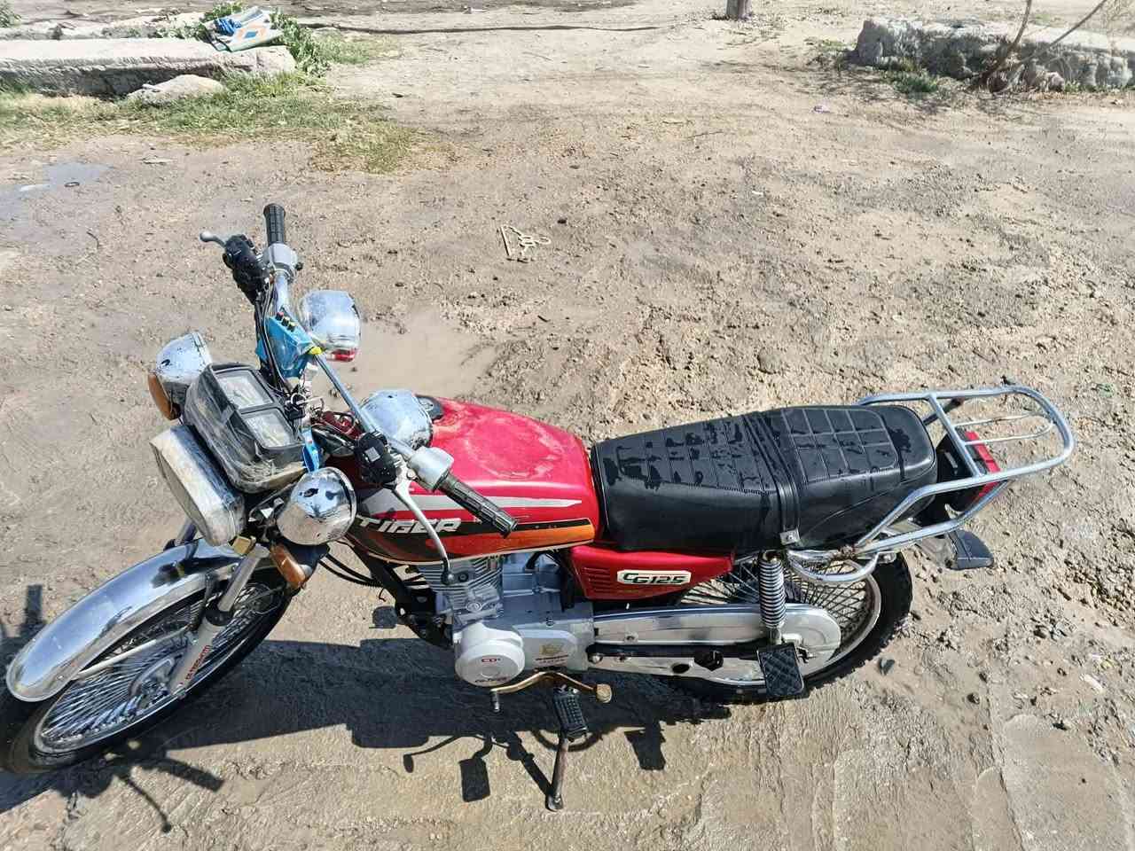 تايكر ٢١ اوراق سكنر دراجه حلوه وكاعده مكان جبله *********** سعره ٤٥٠
