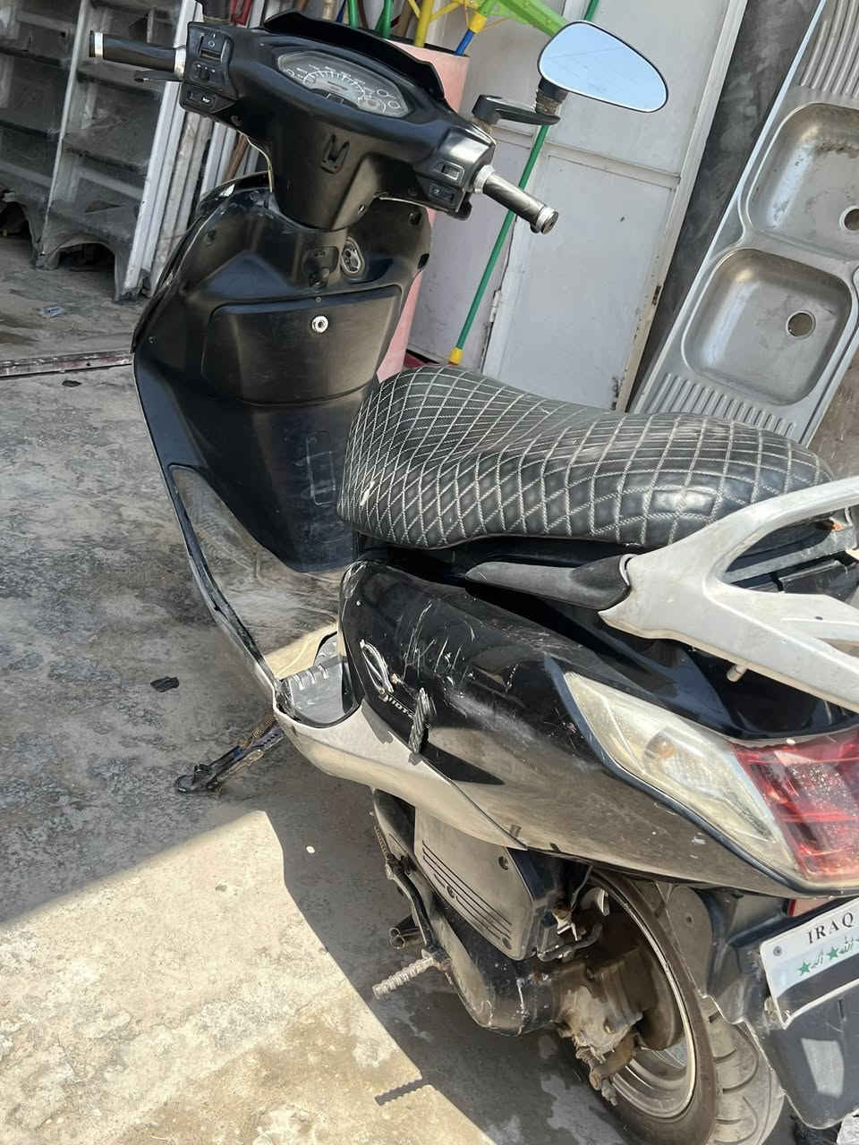 دراجه نوع سبيسي الدراجه  حلوه السعر ٢٥٠ ألف الدراجه بيه رقم شاصي  السرعه ١٢٠ نقص باتري فقط الدراجه شغاله كلشي مبيه مكاني بغداد الأمين الثانيه سكينه *********** غير موجود ماسنجر  فقط واتس او عل عادي
