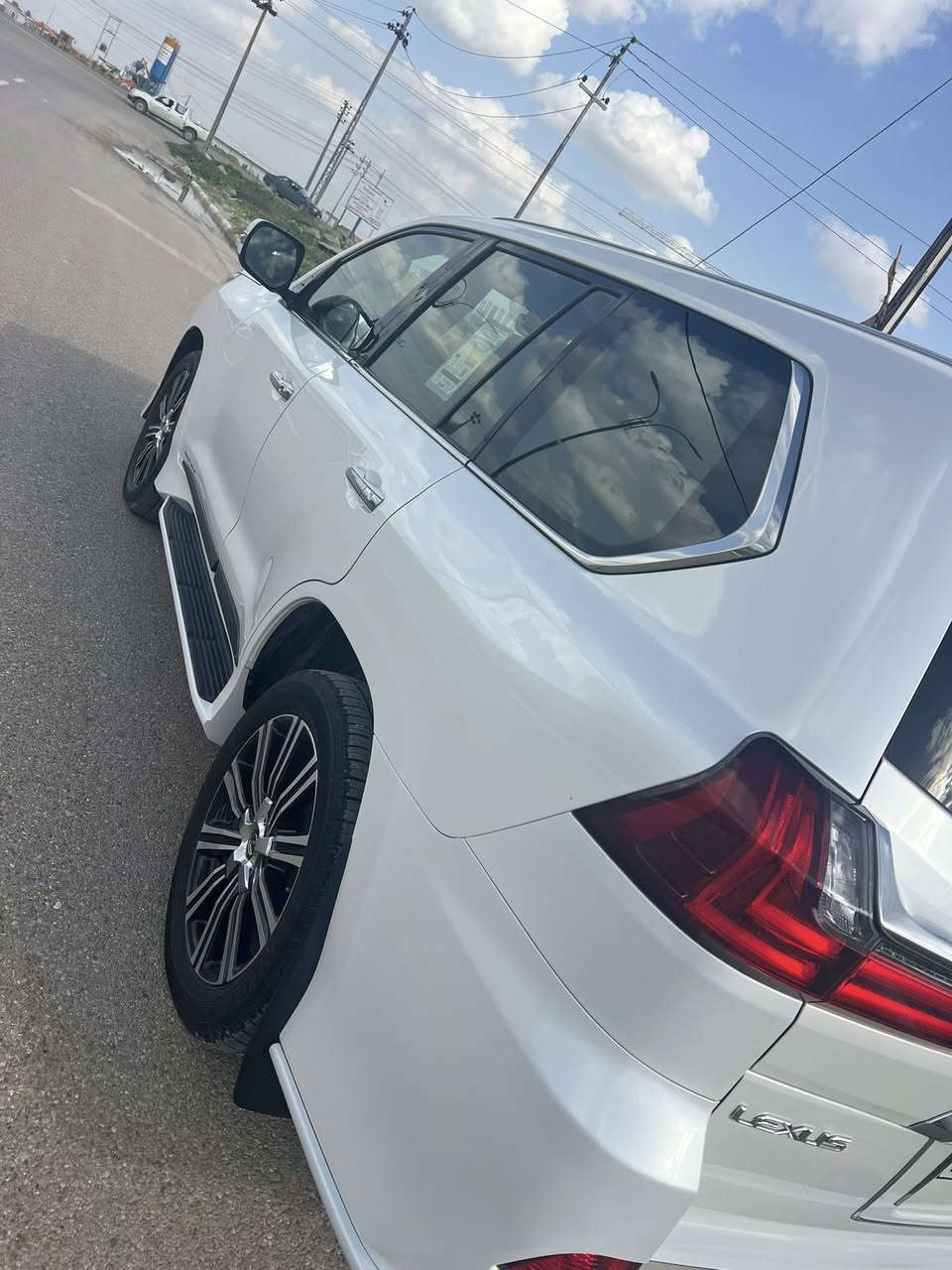 للبيع لكزز ٢٠١٩  داخل احمر ماشية ٤٥٠٠٠ شرط الفحص مكفولة كفالة عامة
السعر ٧٥٠٠٠ دولار 
للتواصل واتساب 
***********
