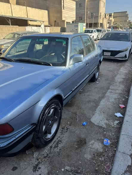 السلام عليكم بي ام دبليو موديل 1990 حجم 735 السياره بدون حادث صبغ جامليه السياره جاهزه تبريد شغال كير ومكينه مكفولات كهربائيته جديده رقم بغداد انكليزي بسمي مشروع وطني السعر 65وبيه مجال مكاني زيونه ***********
