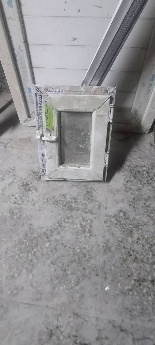 السلام عليكم
.باب خشب كامل مكمل
..باب وهوائية PVC
.. شباك
..كلمن وسعره ***********
