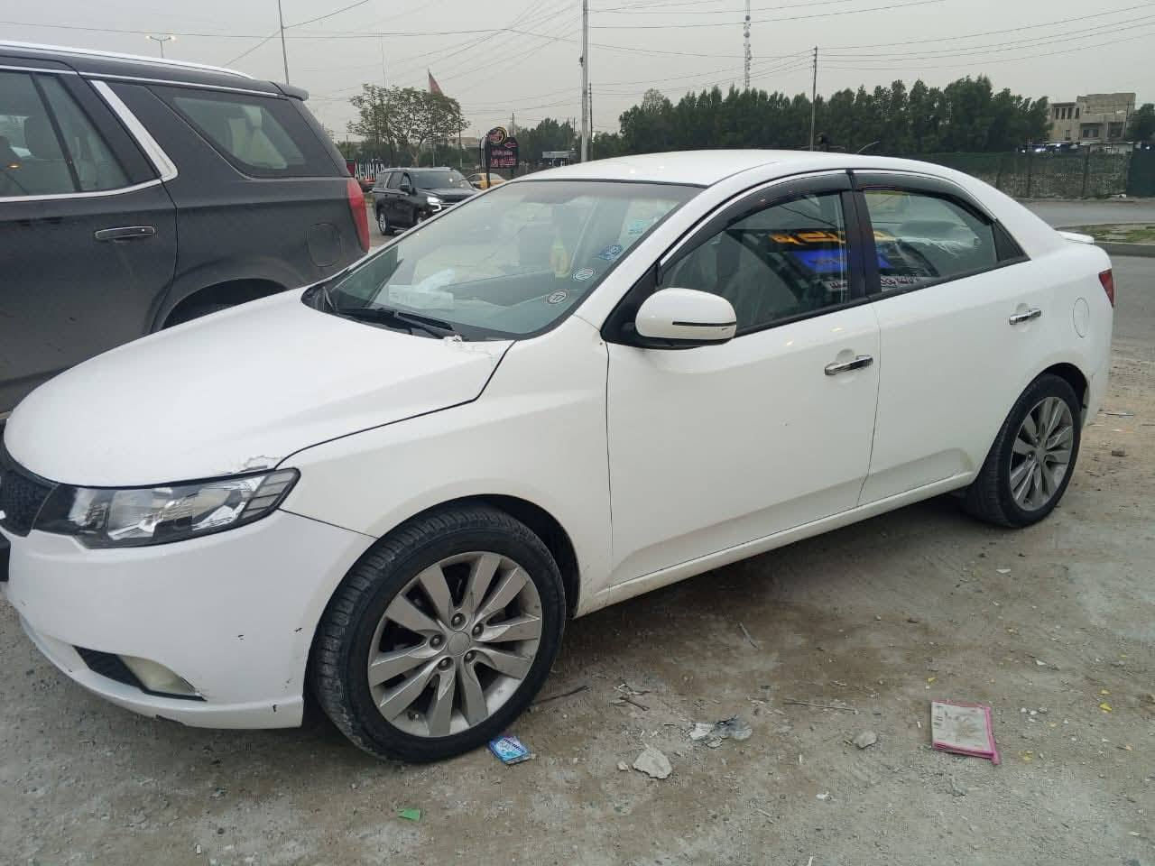 السلام عليكم كيا سيراتو موديل 2013 خليجي 
بيه 3 قطع صبغ بدون دواخل بااقي سياره مكفوله 
استخدام شخصي سياره مال بيت مامتعوبه شرط تحويل ثاني يوم كير مكينه شاصي لغد كفاله مكاني بغداد حي الجهاد السعر 90 وبيه مجال 
***********
***********
