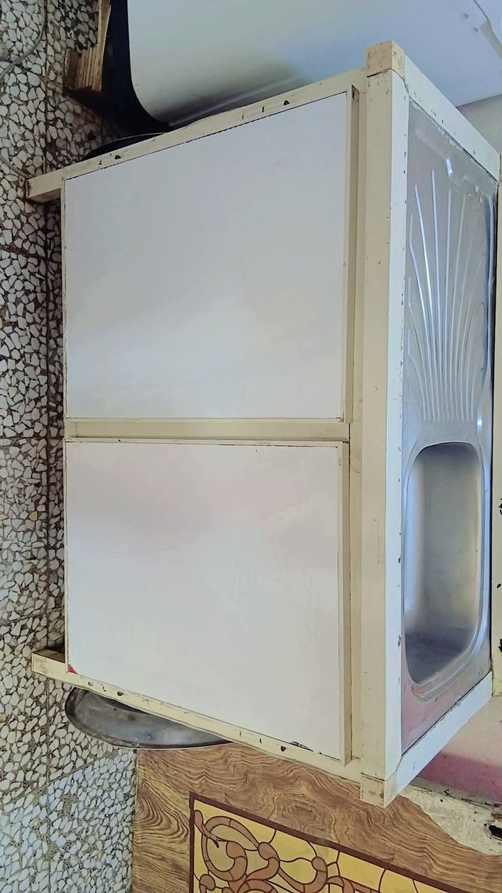 كاونتر للبيع مترين و٢٠ سم ٣ قطع لون الاصلي احمر هذا الابيض لاصق بي اضرار المجر يرادله سجه وبي خسف بلنص بلكاونتر من فوك الارضي مالته الجوه الملحق السعر ٢٠٠ وبي مجال بسيط


**إذا كنت صاحب هذا الإعلان وتريد حذفه لأي سبب، رجاءا أرسل رسالة إلى الدعم الفني**