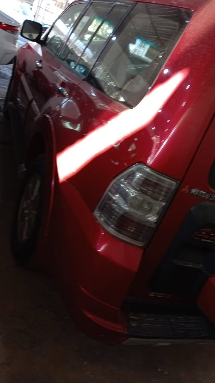 باجيرو 2008  7 راكب 6 سلندر 
بيه ربع  بنيد صبغ بدون ضرر  
حداديه امي خلفي جديد تايرات جدد كفاله عامه السياره من كلشي   تحويل مباشر. ويزعم مراوس حسب القناعه السعر 130 وبيه مجال. ***********
