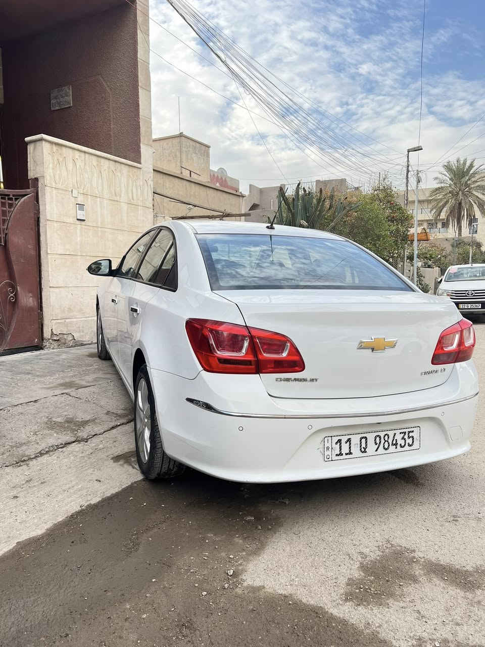 السلام عليكم
شوفليت كروز 2016 خليجي محرك 1.8 هزه ورقم جديد  
ب اسمي شرط التحويل
فول مواصفات كامره خلفيه وحساس خلفي 
حساس اطارات
رادارات جانبيه 
فتحه سقف 
تحكمات ستيرن ومثبت سرعه
خمس بصمات 
تبريد مكينه كير كله تمام 
شاشة بلادية 
داخل جلد اسود ومشمشي 
السعر 98 وبيها مجال للطيبين 
الشري يتصل
مَكاني بغداد 
***********
