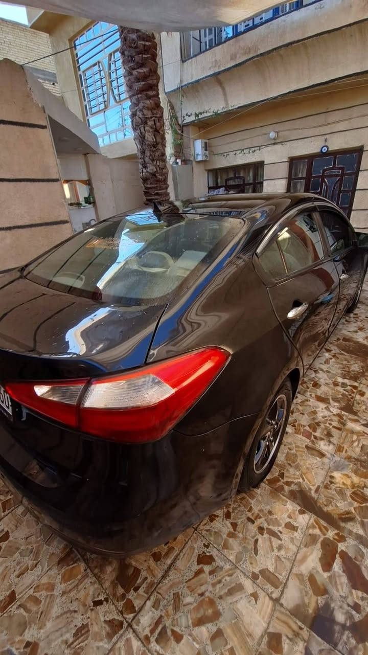 سلام عليكم  كيه فورتي مديل 2016ورد مريكي ضربته فقط هلال جملغ خلفي مكينه مكفول فقط تبديل كازكيت وكير وتبريد وكشر كفاله عامه تخم تاير جديد صدر مامي خلفي جديد سياره خير من الله ونضيفه مال جناي سعره 102 لسفسار تصال عله هل رقم ***********
