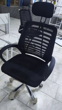 كراسي للبيع أخو جديد وسعر مناسب جدا جدا  الكرسي الأسود اصلي جك وجرخ جي...