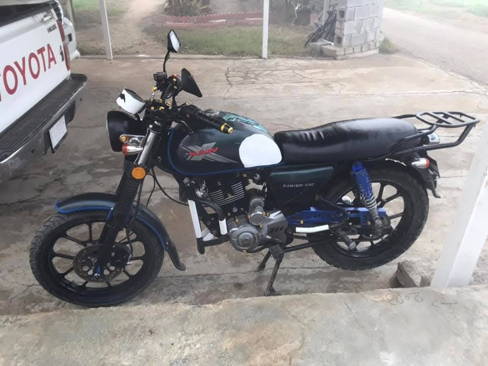 السلام عليكم بيعها مستعجله دراجه ساو 2020 ماكينه ما مفتوح منها ولا بوقي كهربائيات كلها شغاله من عدا الشاشه الدواجه جديده معنى الكلام ومعدل عليها سعرها قفل 800 بدون اوراق بس مكفوله  من سرقه او ما شابه العنوان بغداد ***********
