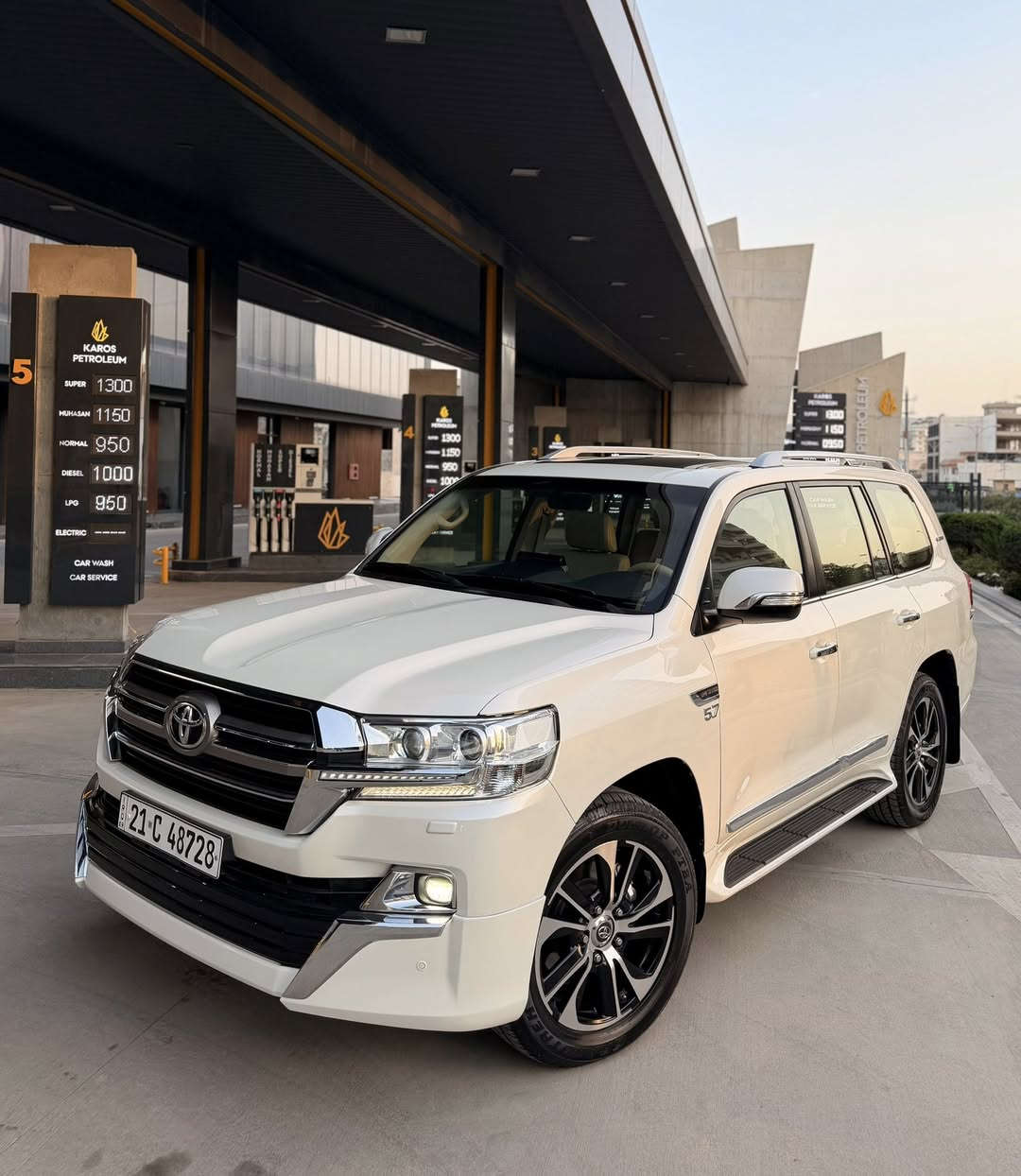 سلام عليكم لاندكروز VXR 2018 مكفوله كفاله عامه من الصبغ والتبديل ماشيه 119 الف مابيها دينار مصرف مابيها ومواصفاتها معروفه كير محرك كوله بشرط السعر 477 مكان السياره السليمانيه ***********
