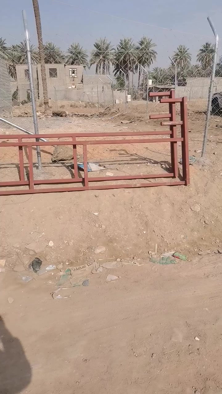 قطعه للبيع مساحه ١٧٠ متر شارعه ٨متر القطعه امسيجه بيارسي مكانه جيد سعره ١٤وبيه مجال *********** موقع الرشيده فرع المي اور
