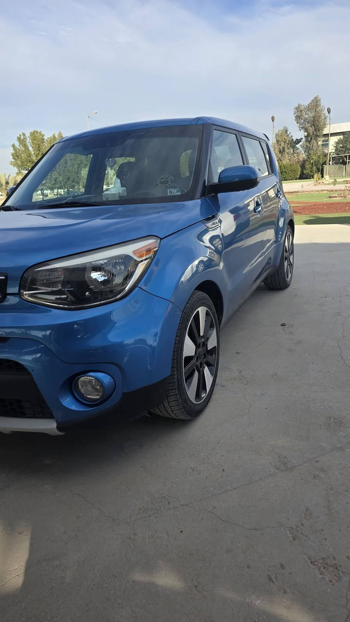 سلام عليكم للبيع فقط
كيا سول ٢٠١٩ وارد امريكي الحادث والسونار واضح بالصور بجم كبس السيارة بدون اي نقص بيها طختين هم موضحهن محرك ٢٠٠٠ شاشة كامرا ويل كب 
السعر ١٣٨ ورقة مكاني كربلاء 
للاستفسار الاتصال ***********
