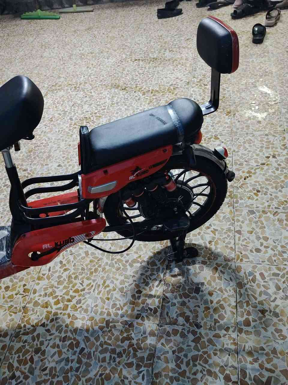 سلام وعليكم بايسكل شحن للبيع
لون احمر 
حجم 20
اربع نمر
طخم تواير
طخم باتريات 
سويج عدد 2
تشغيل عن بعد 
العنوان الموصل اليمن الهرمات 
السعر 250وبي مجال 
رقم الهاتف ***********
