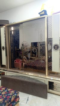 غرفه نوم للبيع نظيفه اب 500 الف وبيهه مجال 07700297034