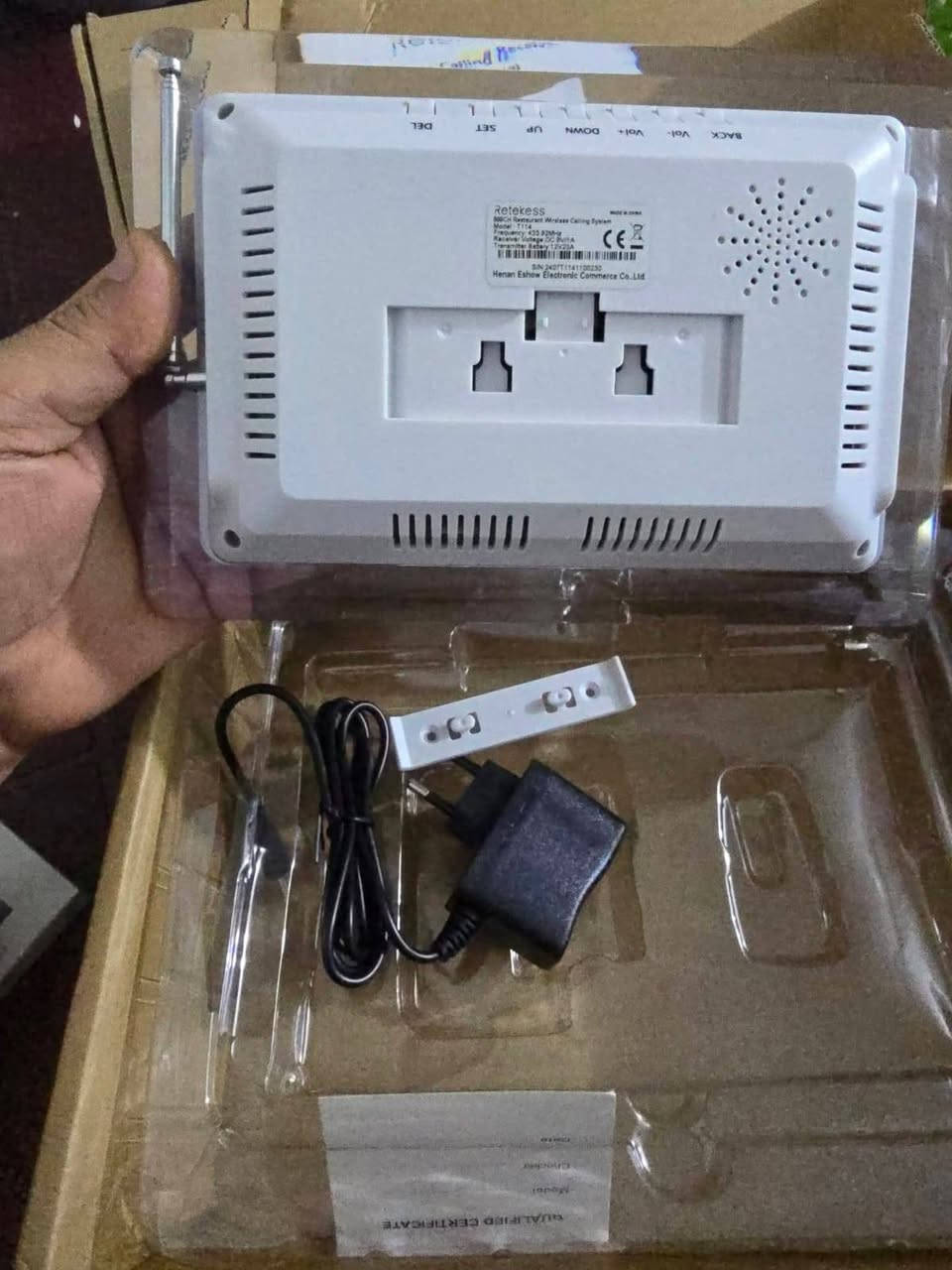 هذا الجهاز هو عبارة عن Retekess T114، وهو جهاز استقبال شاشة لنظام استدعاء لاسلكي.يعمل هذا النظام كمنبه لاستدعاء النادل في المطاعم أو الموظفين في العيادات، حيث يظهر رقم الزر الذي تم ضغطه على الشاشة.


**إذا كنت صاحب هذا الإعلان وتريد حذفه لأي سبب، رجاءا أرسل رسالة إلى الدعم الفني**