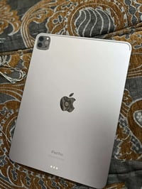 ايباد برو M2 • ٢٥٦ • كربلاء