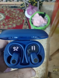 ايربود ة Csasan V90.  تتميز بتقنية Bluetooth 5.3 لاتصال مستقر وسريع.  ...