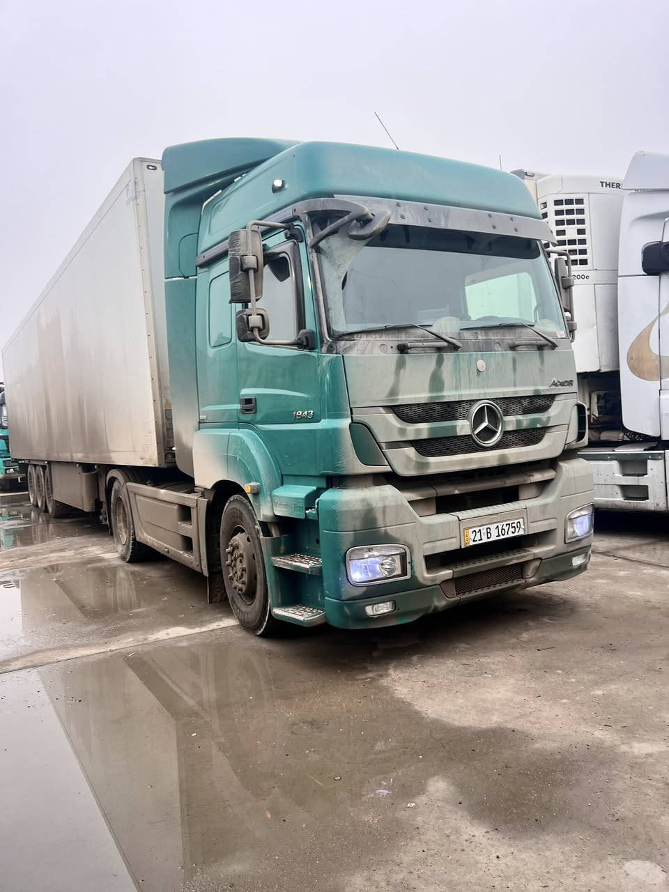 للبيع اكسور 1843.     
موديل 2008 بلادي
محور قصير رتيادر 5 طكات 
دبل تانكي  تخم تاير راس وعربانه  كير قليج عادي
هورن كاسحه زعانف سبايدرات بلادي
براد شمتز سمك 7 موديل 2010 
لا طخه لا نفخه لادوسه جديد جديد 
جهاز ابو الرباط 300 بدون ماطور كهربائي بلادي  2010 مشتغل 5000 ساعه  العربانه جديده اوربيه منفيس 2025 دخول جديد   السياره راس وعربانه جااهزه للعمل بدون فصخ وربط
 مكان السياره ديالى المقداديه
للأستفسار ‭٠٧٧١ ١٤٨ ٧٧١٧‬
