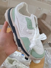 احذية رياضية • قياس ٣٥-٤١ • توصيل مجاني