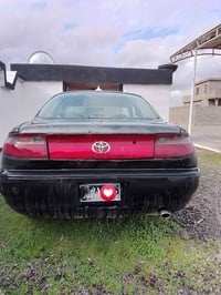 للبيع  كارينا موديل 93  مسجله وبيها سنويه بس راعيها ماندلو اكفلها عشاي...