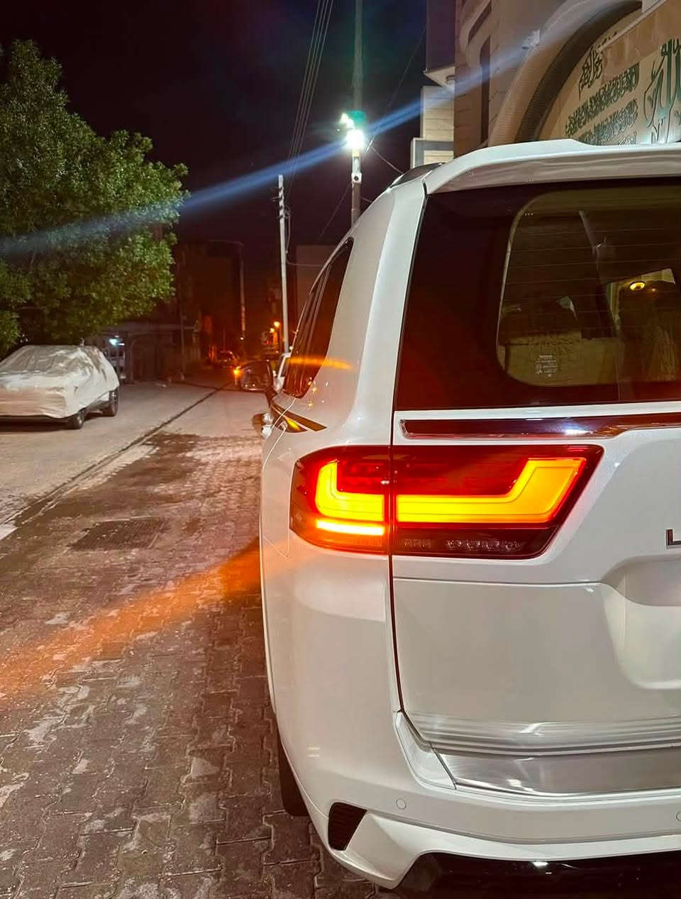 سلام عليكم ورحمة الله وبركاته 
تيوتا لاندكروز gxr 
فول مواصفات 
فتحه 
كشنات تبريد 
كامرات 360 درجه 
كلين السيارة 
خاليه من البارد والتكحيل 
رادار حساسات 
السياره ماشيه 12 الف 
بحاله الوكاله 
استعمال طبيب 
السياره فول 1/1 
السياره مرقمه بغداد تحويل ثاني يوم 
لمعرفة معلومات اكثر اتصل على الرقم 
مكاني كربلاء 
***********
