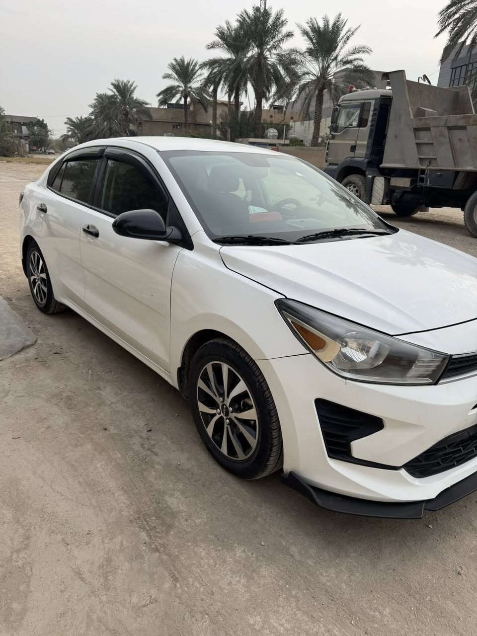 السلام عليكم 
كيا ريو موديل ٢٠٢٣ السيارة امريكية 
مكينة ١٦٠٠ دوش 
عدد الممشى ١٠٥٠٠ وقابل للزيادة 
حادثها جامرلغ تصلح ع لبارد وشوية تكحيل 
ولبنيد صار بي شوية معجون وصبغ 
صور الحادث مرفقة بالمنشور 
رقم ديالى الانكليزي جديد 
هزة جديدة 
وسنوية الى ٢٠٣٠ 
    مواصفاتها 
شاشة ابل كار بلاي 
كامرة خلفية 
كروز مثبت سرعة 
نظام سبورت 
تبريدها ثلج شرطط دينار واحد مصرف ع تبريدها 
كير ومكينة مكفولات كفالة عامة للأخير 
تخم ويل كب حجم ١٦ معلاية رقم لان لبلادي يجي ١٥ 
تخم تايرات جديد 
سيارة كاملة من كلشي مامخلي بيها نقص برغي 
صار ٥ اشهر من اخذتها 
سيارة عارضها ب ١٣٧ وبيها مجال 
للأستفسار على الواتس ***********
