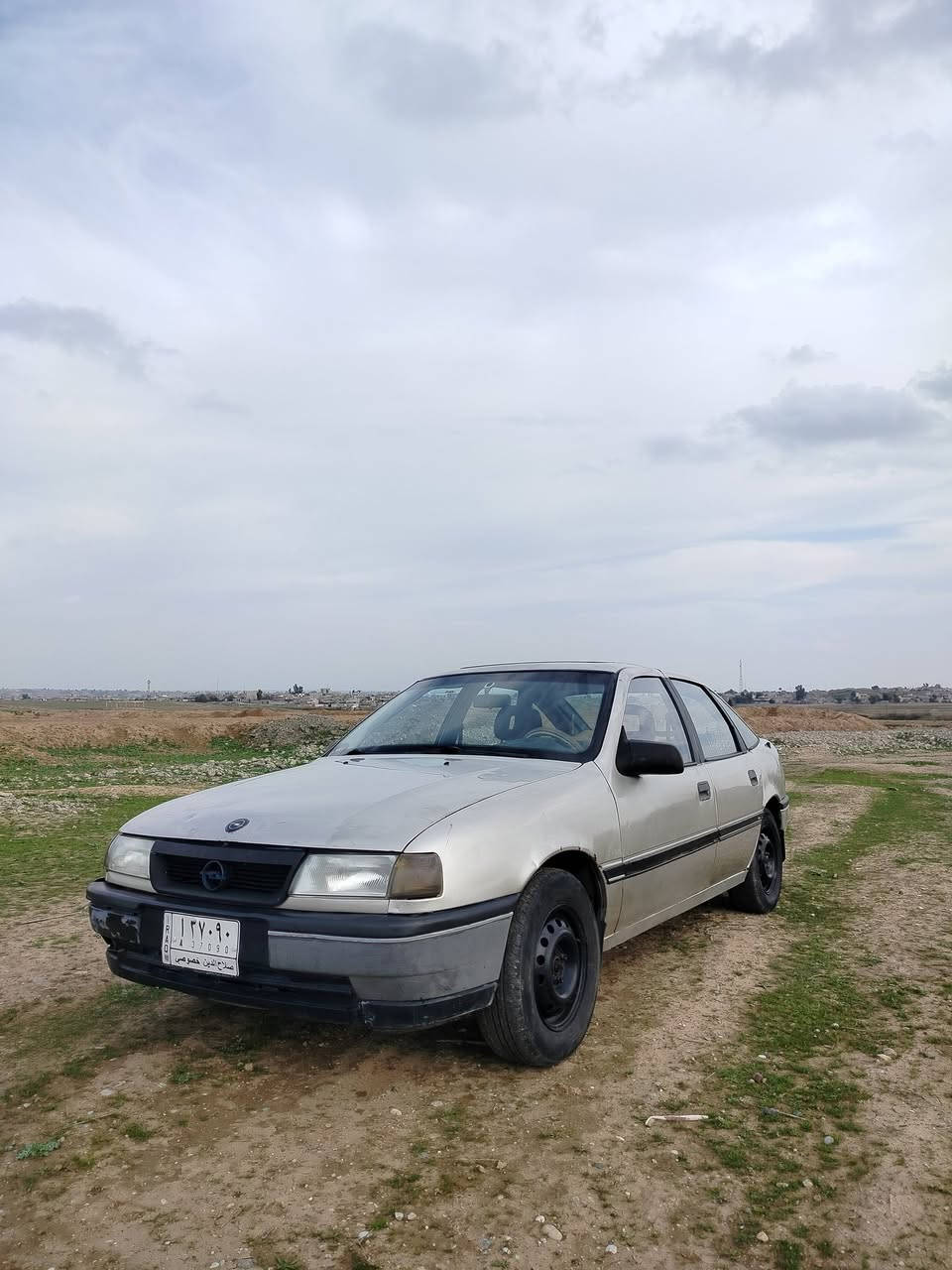 السلام عليكم
فكترا . حجم 18 . موديل 1992 . وكاله عامه بأسمي تحويل مباشر . صفر غرامات . رقم صلاح الدين ألماني . سنويه لل2027 . تنته جامات كهرب . مكينه لا صرف ولا نفخ . 

السعر 34$

للتواصل ***********
