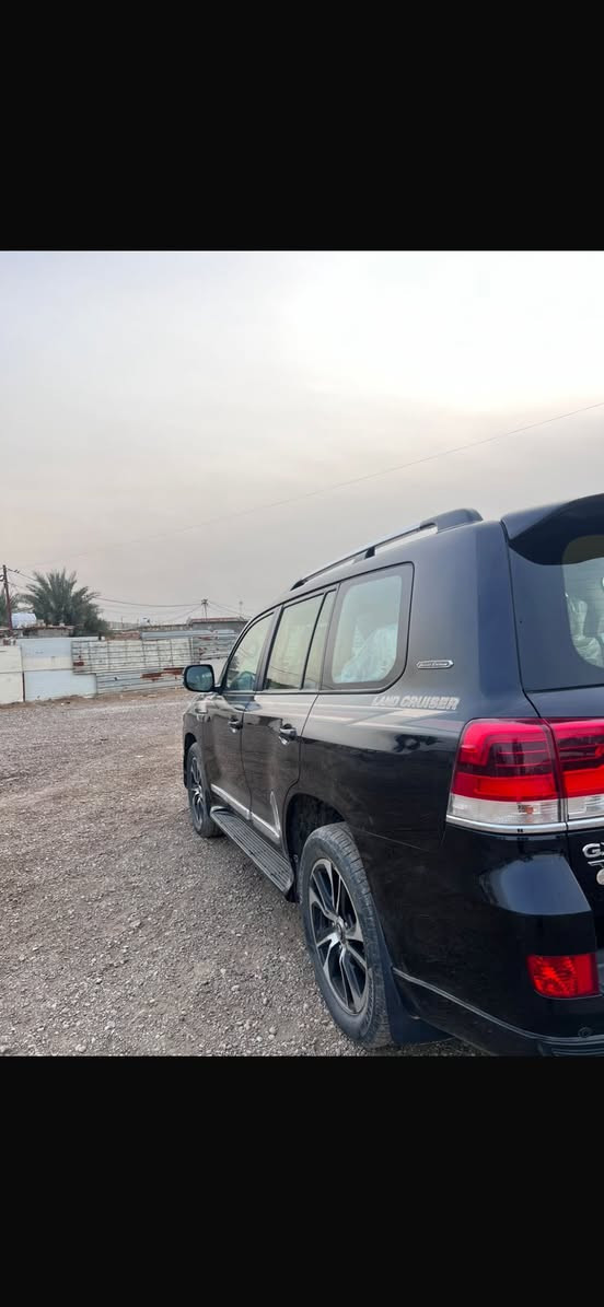 السلام عليكم للبيع فقط 
مديل ١٧ 
عداد ١٤٠ 
محرك V6
كفالة عامه فقط شخط كلش صغير ومكحل 
سيارة جديدة 
عنوان بغداد الكاظمية 
***********
