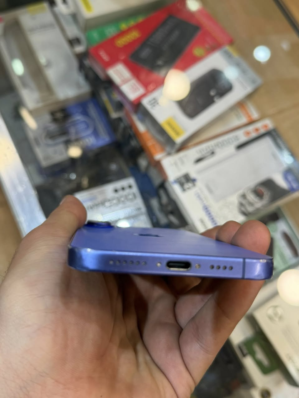 السلام عليكم iphnoe16 plus 128G شرق اوسط الجهاز ممفتوح بطارية 94% السعر 600,000 بغداد حي العدل ***********
