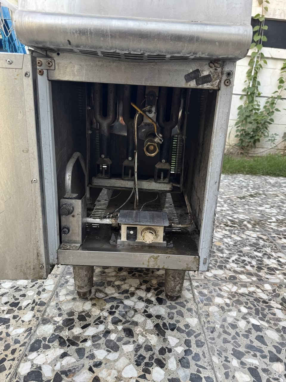 السلام عليكم 
غراض مطعم للبيع يفضل شلع مره وحده 👌

للتواصل *********** واتس اب 

كلها جديدة استعمال شهر تقريبا
