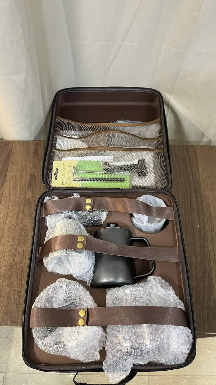 السلام عليكم
بكج v60 يحتوي على 12 قطعة 
جنطة بهذا الشكل


**إذا كنت صاحب هذا الإعلان وتريد حذفه لأي سبب، رجاءا أرسل رسالة إلى الدعم الفني**