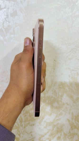 السلام عليكم ايفون ١٦ برو ماكس للبيع
ذاكرة ٢٥٦ بطارية ١٠٠ نموذج M ضمان ماستر 
الجهاز مكفول من كلشي 
مكاني بغداد الغزالية 
متواجد خاص واتساب ***********
