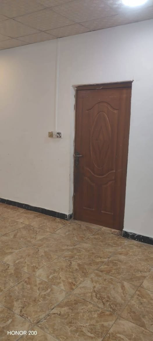 بيت للايجار السعر 300بي مجال ابي الخصيب شارع الوسطي غرفه النوم ودوانيه وكراج ومطبخ وحمام سراميك سقف ثانوي مجاري ماي كهرباء مدارس سوك كل الخدمات يمك  ***********

