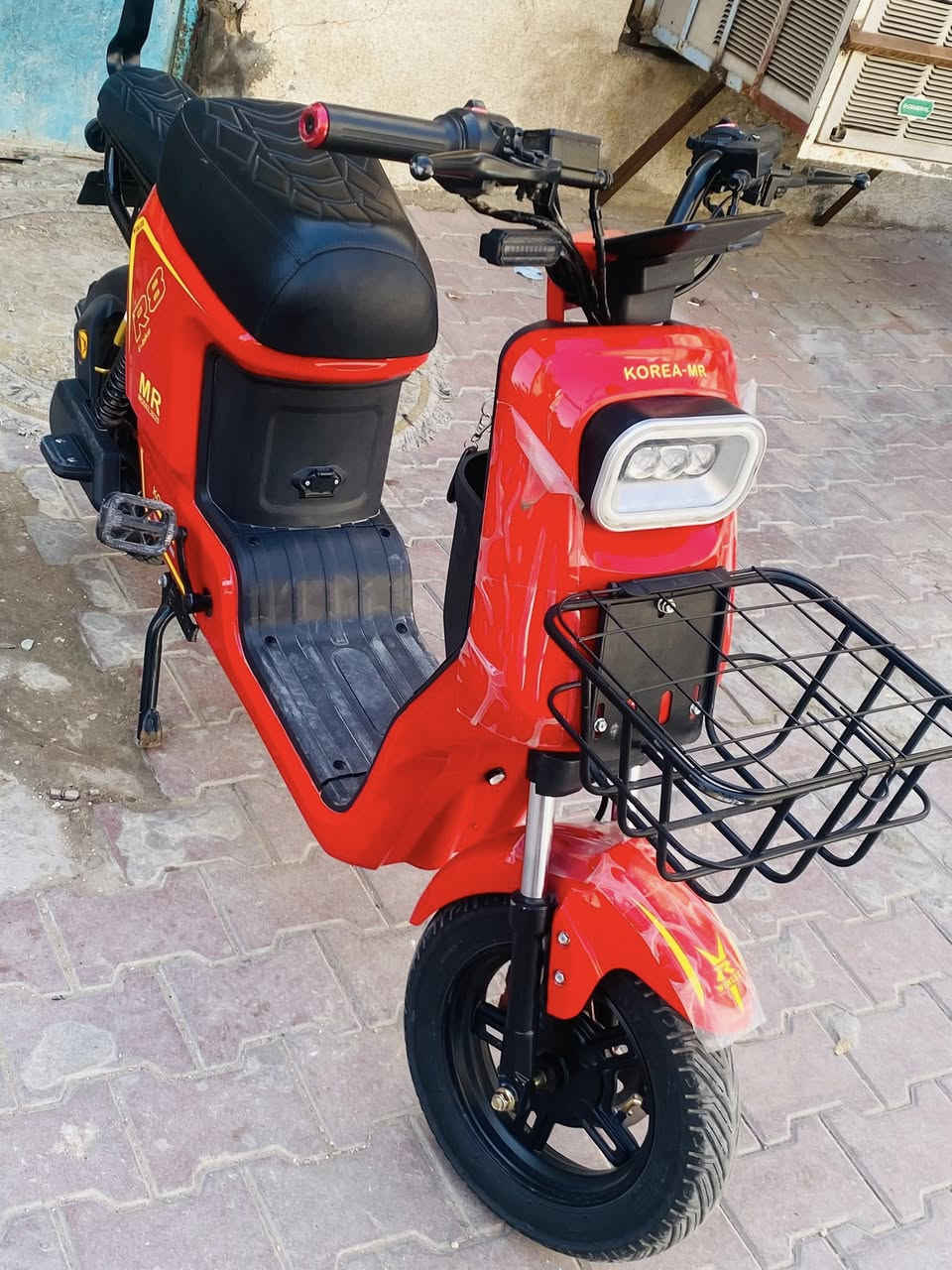 دراجه شحن R8 فول مواصفات حساسات 4 كير بگ بلوتوث  موديل 2025 مكاني كربلاء باب طويريج ***********
