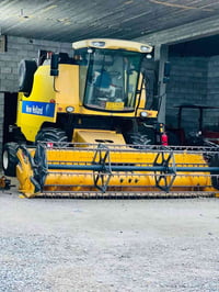 حاصدة نيوهولند • موديل 2014 • عداد 2100