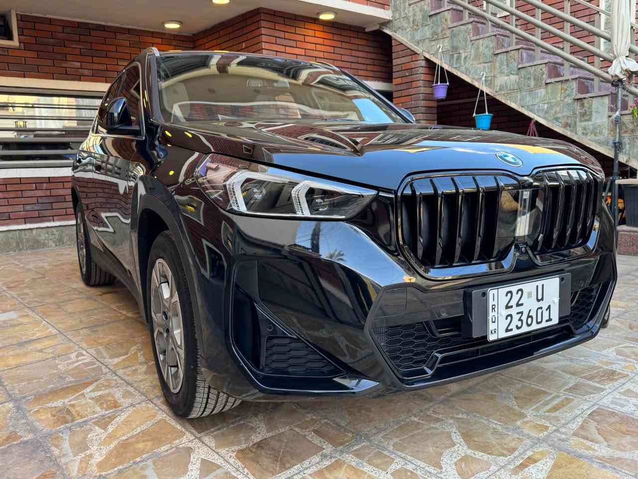💰 السعر: 28,500 دولار فقط

📞 للاستفسار: ***********
العنوان / الدورة شارع ابو طيارة 

🔥 BMW X1 موديل 2023 – فول مواصفات حقيقية 🔥

🚗 العداد: 17,000  فقط
🚗 اللون الداخلي: أوف وايت فاخر
🚗 سيارة بحالة شبه جديدة جداً

⭐ أهم المواصفات والتجهيزات:
• Head-Up Display (داتا شو) عرض المعلومات على الزجاج الأمامي
• نظام 5 كامرات (360°) رؤية محيطية كاملة
• شاحن موبايل وايرلس
• نظام صوتي فاخر Harman Kardon
• فتحة سقف بانوراما
• باب صندوق خلفي كهربائي
• إنارة ترحيب عند فتح الأبواب
• إنارة محيطية داخلية متعددة الألوان (Ambient Light)
• دخول ذكي وتشغيل بصمة
• شاشة معلومات وترفيه كبيرة
• حساسات أمامية وخلفية مع كاميرا رجوع
• إضاءة LED حديثة
• مقاعد جلد أوف وايت فاخرة
• ستيرن متعدد الوظائف
• مثبت سرعة (Cruise Control)
• رنكات ألمنيوم أصلية

🟢 الحالة:
✔ بدون صبغ
✔ بدون تبديل
✔ استعمال خفيف جداً

🚗 سيارة نظيفة جداً وفول مواصفات، فرصة مميزة لعشاق الـ BMW.

📞 للاستفسار: *********** بغداد, العراق
